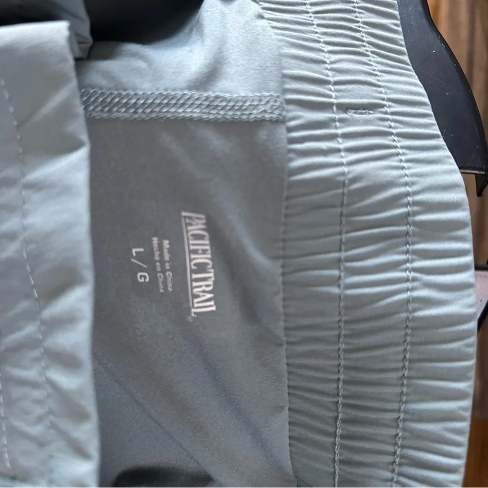 Woman's short/skirt, size L.